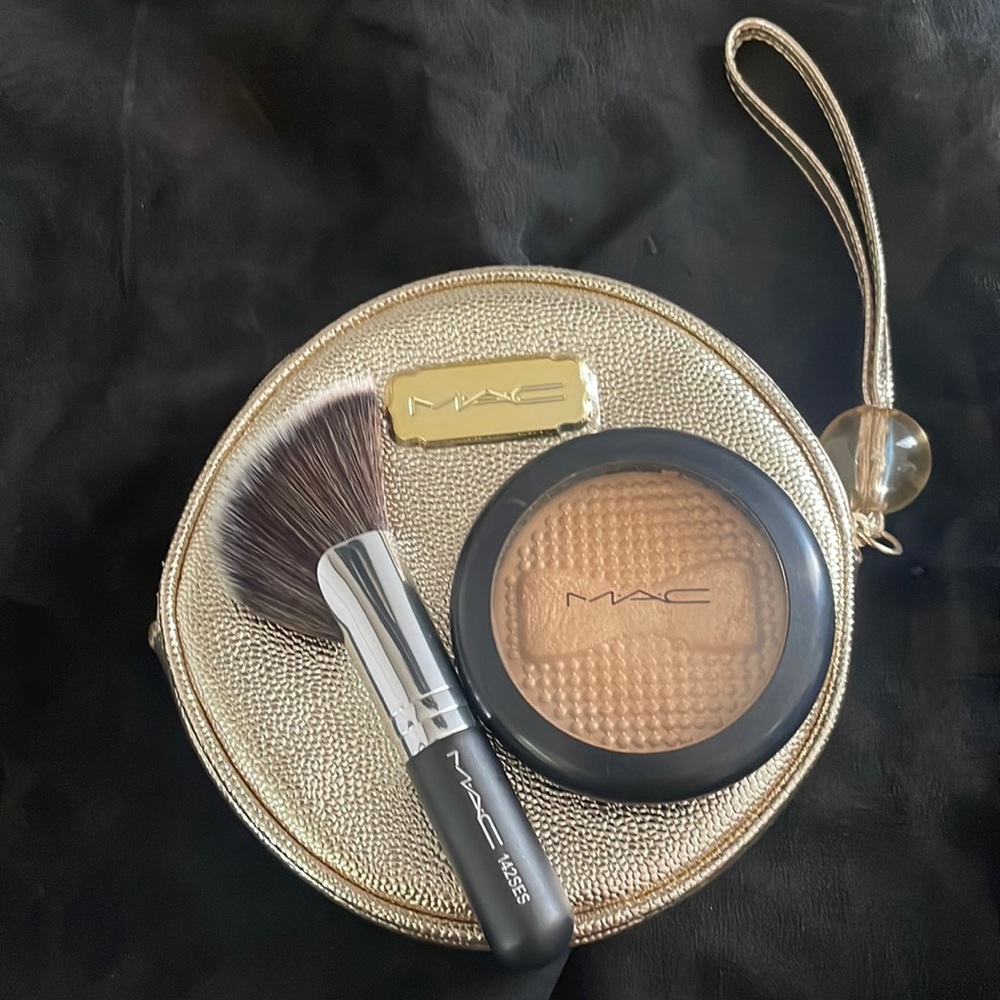 MAC Limited edition Extra Dimension Skin Finish &  Powerglass plumping gloss